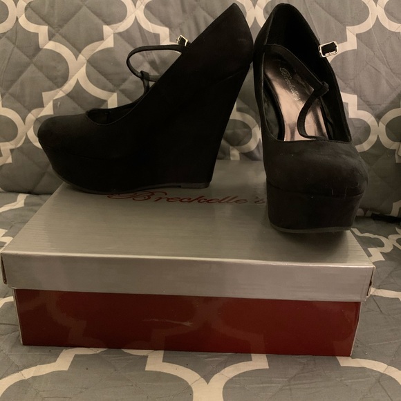 Breckelles Mary-Jane T-Strap Wedge Platform - Picture 4 of 5